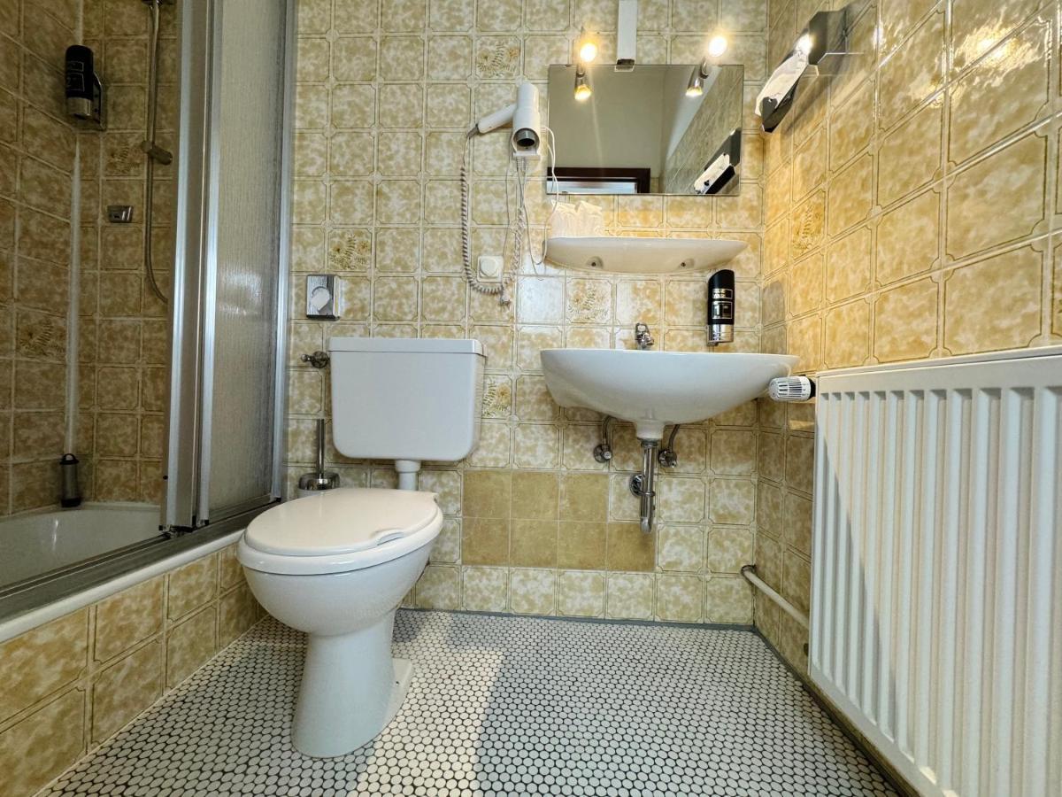 Hotel Zum Ruecking Northeim Ngoại thất bức ảnh