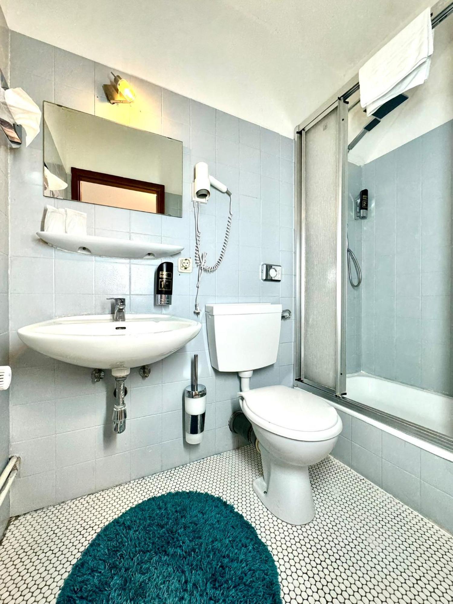 Hotel Zum Ruecking Northeim Ngoại thất bức ảnh